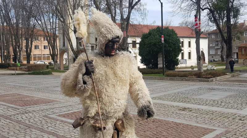 Вижте Белия кукер на Странджа