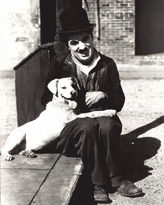 Озвучават филм на Чарли Чаплин в читалището в „Сарафово”