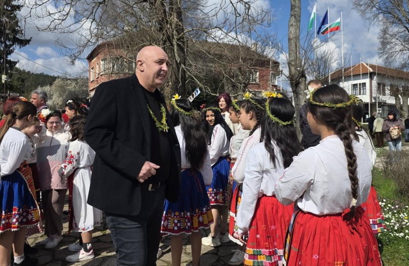 Малко Търново отпразнува Цветница с пролетни игри (ВИДЕО)