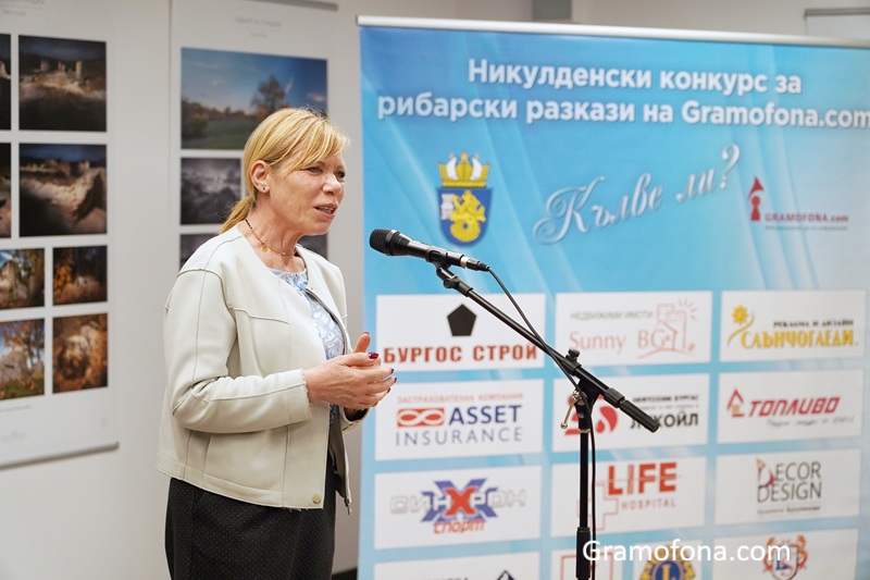 Поетесата Диана Саватева е номинирана за почетния знак “Златно перо”