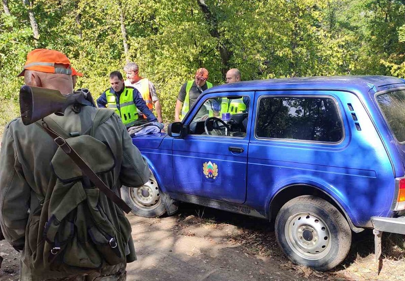 Служители на РДГ Бургас проверяват законността на дървата за огрев