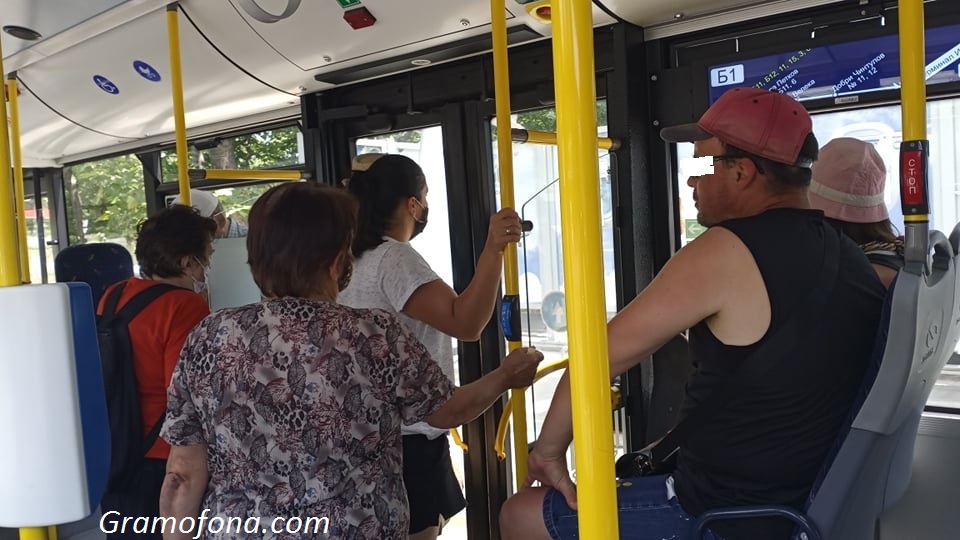 Бургас разрежда градския транспорт
