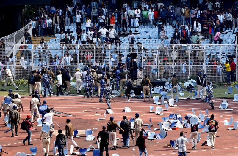 Погром на стадион в Индия след посещение на Меси