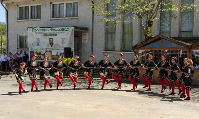 Кости събра традиции, вкусове и музика на третия Пролетен фестивал (СНИМКИ)