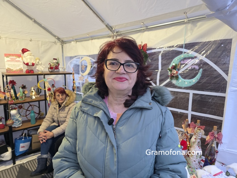 Света Марена с ръчно изработени сувенири в Созопол