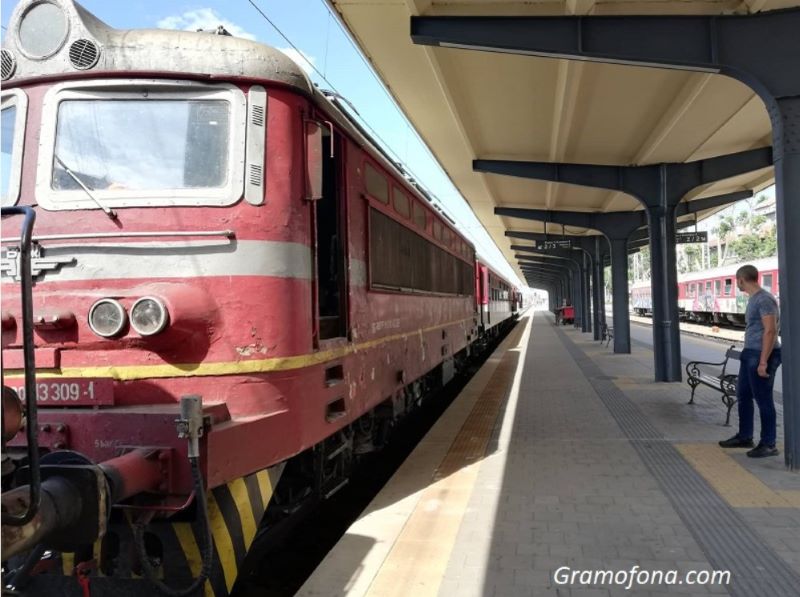 Гвоздейков: 64 влака ще бъдат оборудвани със система за сигурност от най-ново поколение