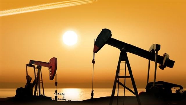 Цената на петрола тръгна надолу