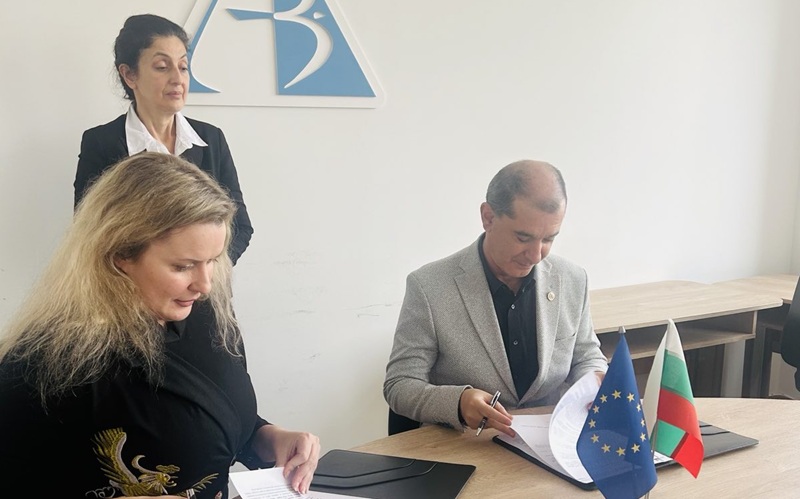 Бургаският държавен университет подписа меморандум за сътрудничество с Медицински център „Стем Плюс“