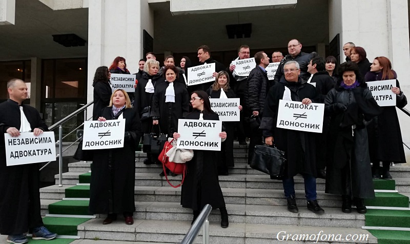 Бургаски адвокати: Ние не сме доносници