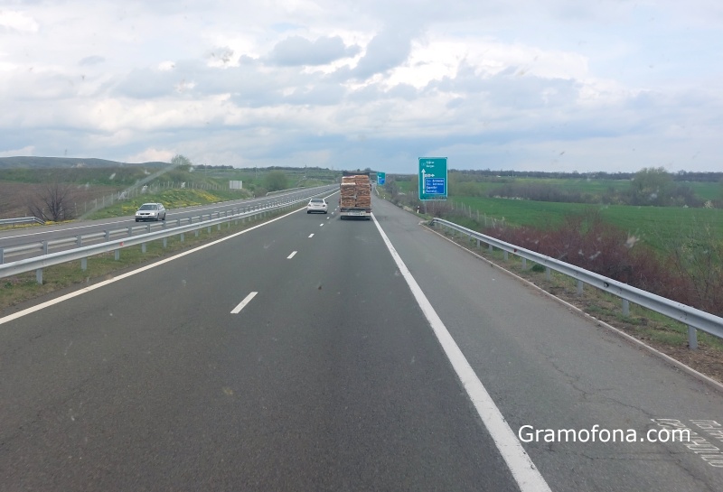 От 1 декември трафикът на магистралата край Ямбол в платното за Бургас ще е в една лента