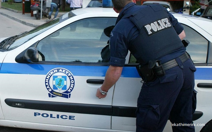 Екшън в Солун: 10 полицейски автомобила в гонка с български ван, натъпкан с мигранти