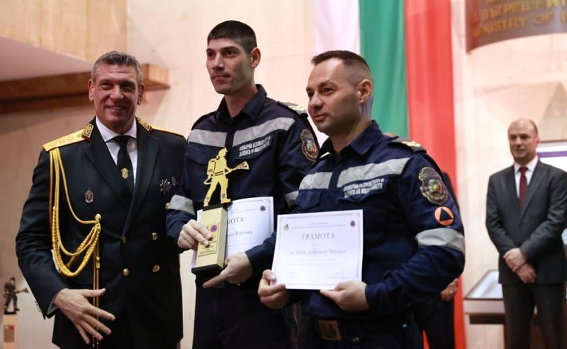 Валентин Великов от Бургас е „Пожарникар на годината“