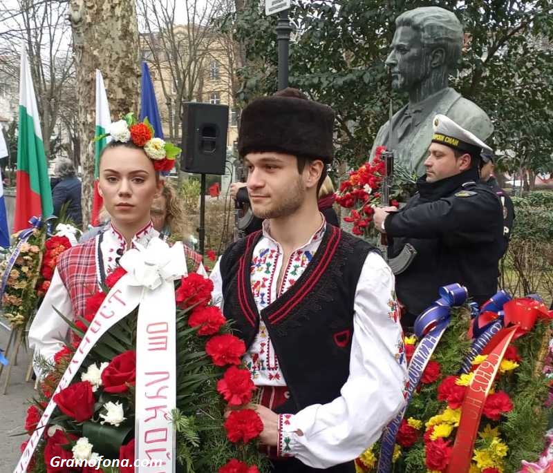 Празник или възпоменание е днешният ден?