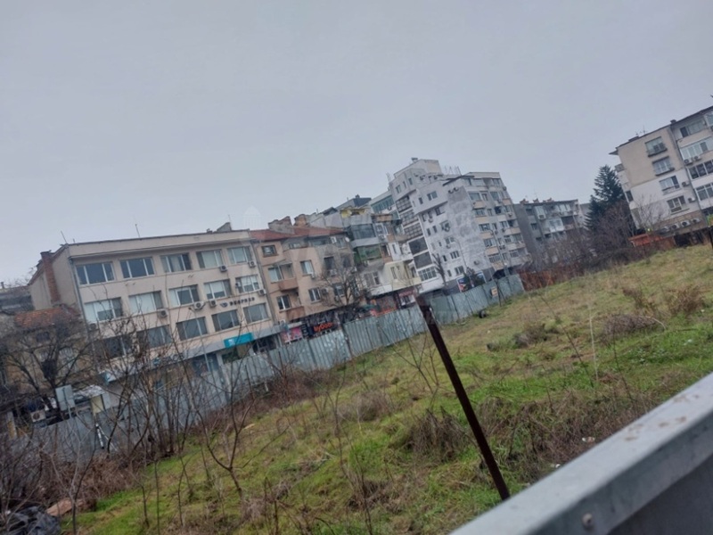 Не, не, не, ама вече няма накъде: С петиция искат етажен паркинг във „Възраждане“