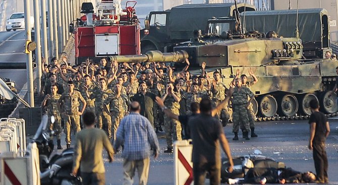 Арестуваха предполагаем организатор на опита за преврат в Турция