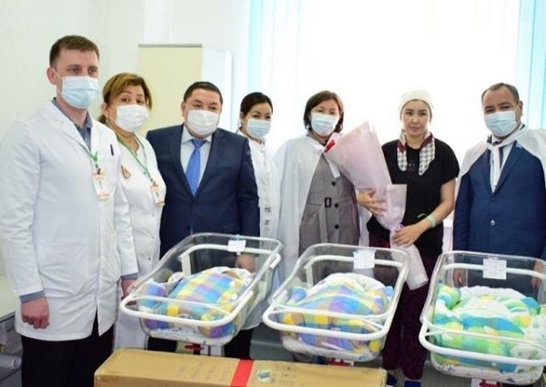 Кръстиха тризнаци в чест на президента на Казахстан