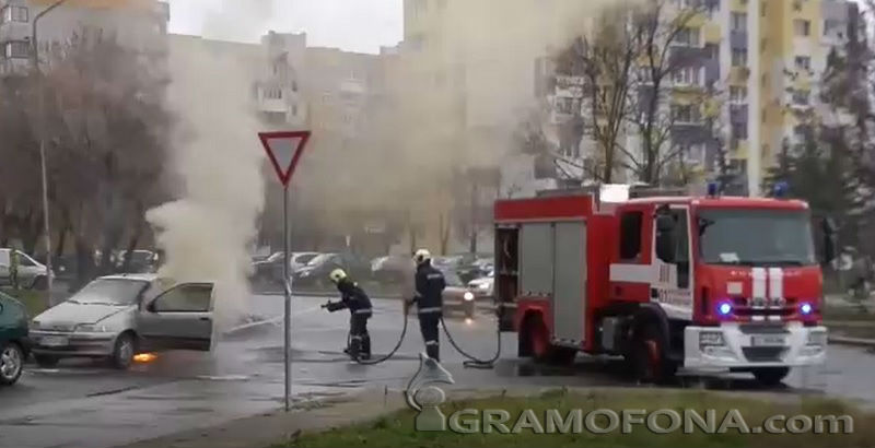Кола с газово устройство пламна в движение (ВИДЕО)