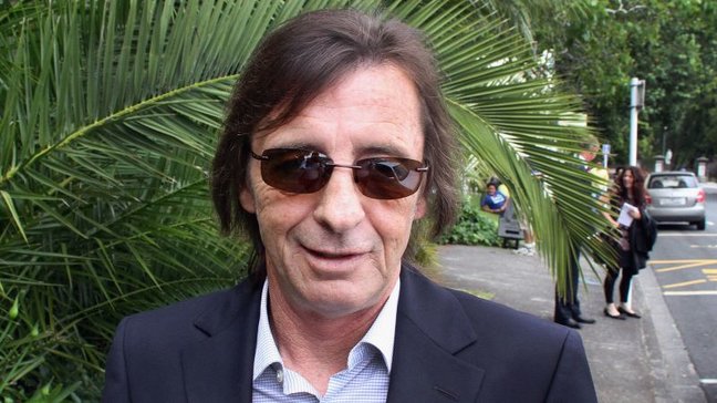 Барабанистът на AC/DC на съд заради опит за поръчване на убийства