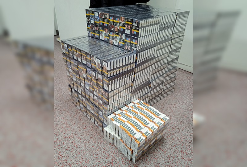Над 3000 кутии цигари в багаж на пътник откриха митническите служители на Летище Бургас