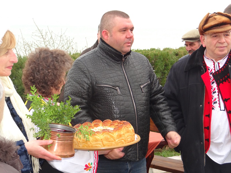 В Свети Влас отбелязаха Трифон Зарезан с 300 литра вино 