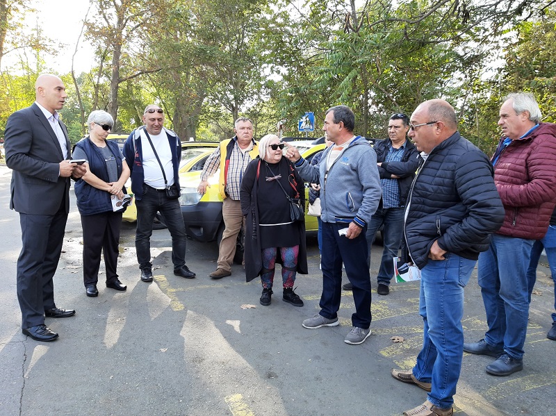 Николай Тишев и Снежана Никова проведоха среща с представители на таксиметровия бранш