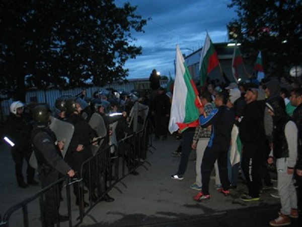 3 бунта срещу роми днес, заради безредиците в Раднево