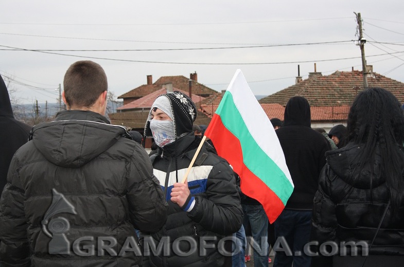 Протестираш само с открито лице, иначе глоба