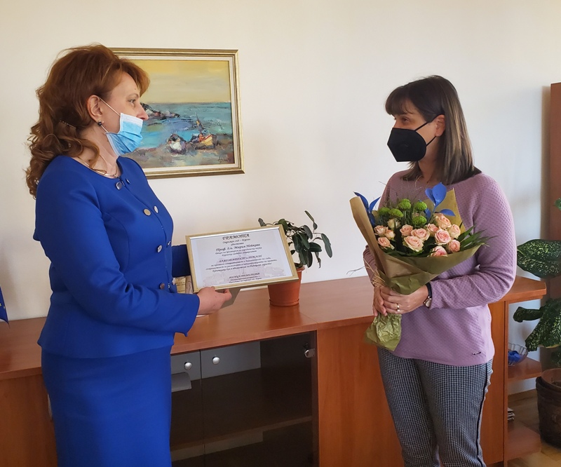 Бургаският съд изненада проф. Мария Нейкова