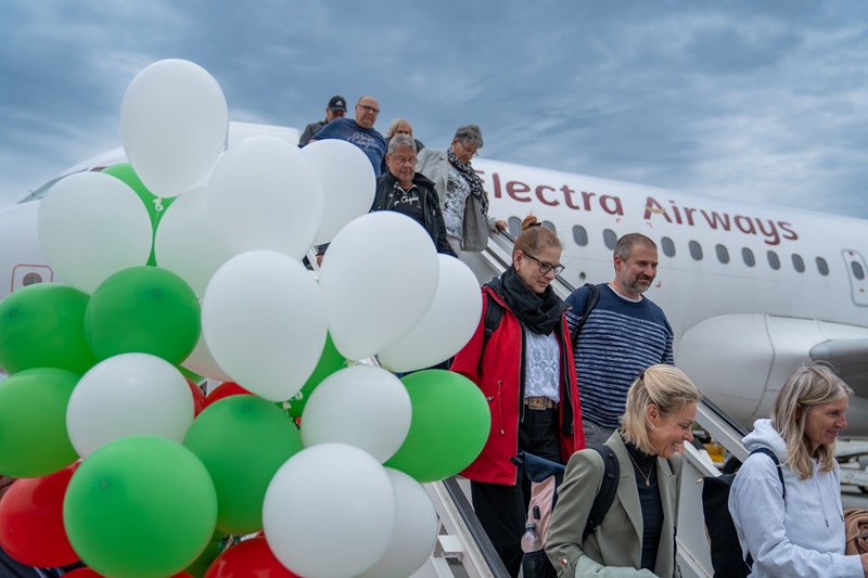Летищата в Бургас и Варна посрещнаха тържествено първите полети на SunExpress и Electra Airways за Лято 2025