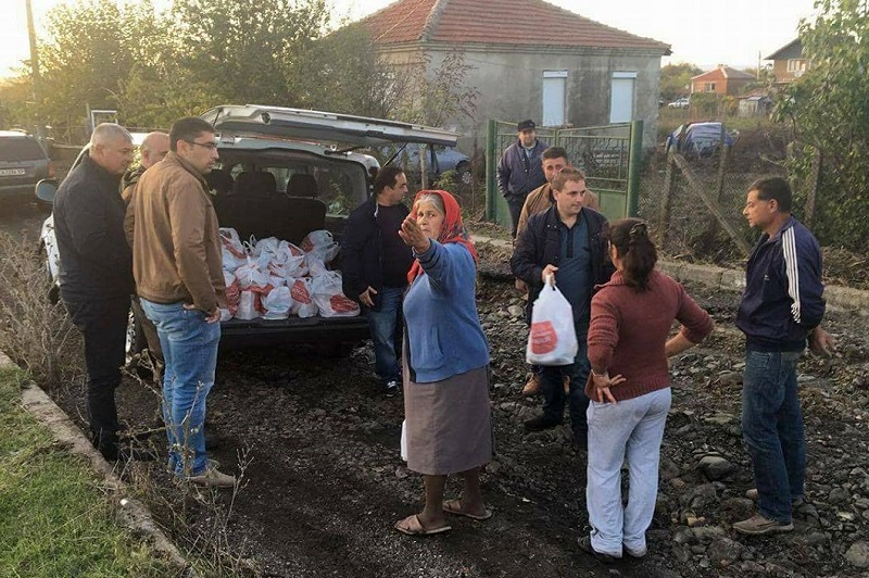 Хранителни пакети за пострадалите в Трояново от ДПС-Бургас