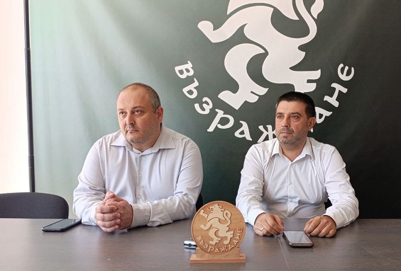 Партия Възраждане: Заради санкциите на ЕС Черноморието тъне в задушливи миризми