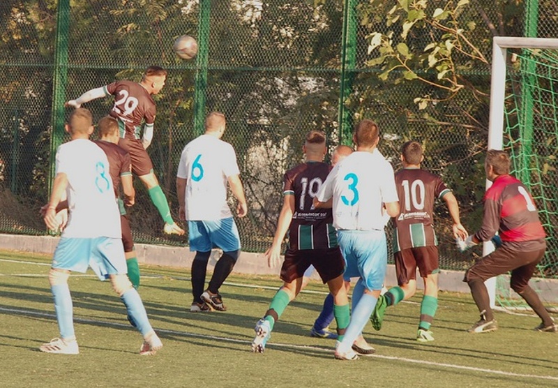 Нефтохимик се завърна в мъжкия футбол с 9:0 срещу Свети Никола