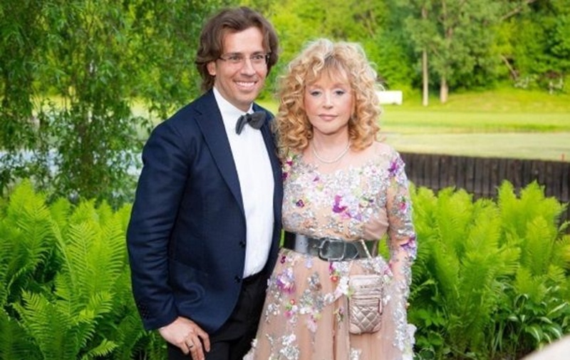 Мъжът на Алла Пугачова изнася спектакъл в Летния театър