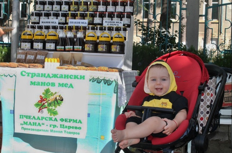Фестивалът на странджанския мед отвори врати в Царево