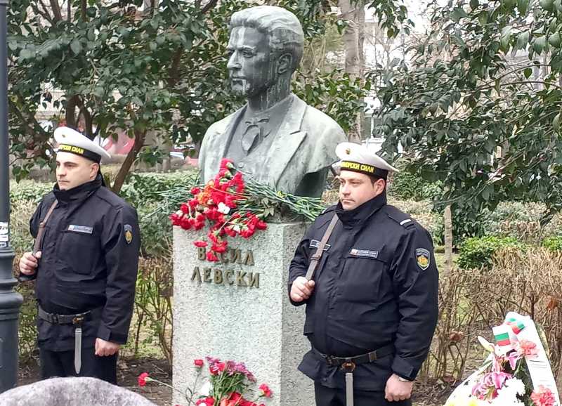 С тъжни песни почетоха гибелта на Васил Левски в Бургас /СНИМКИ/