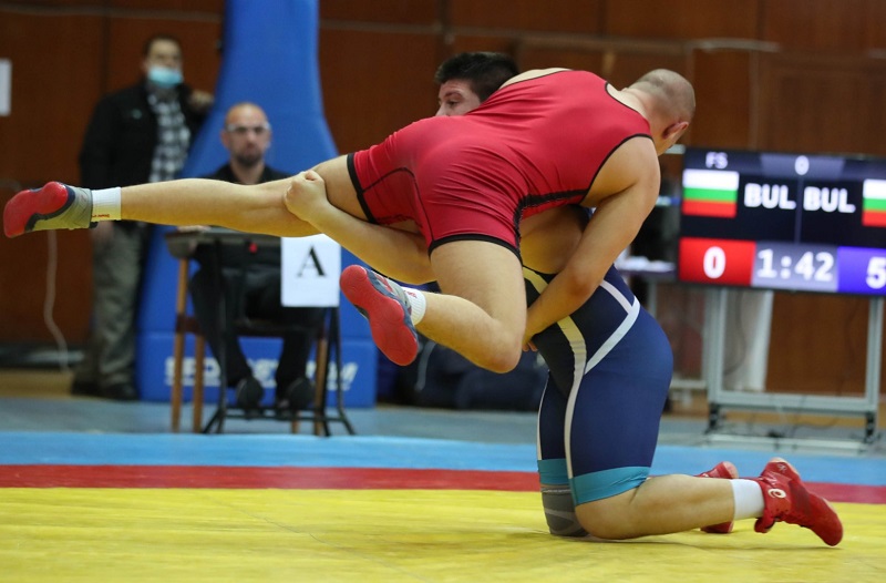 9 медала за бургаските борци на държавния личен шампионат