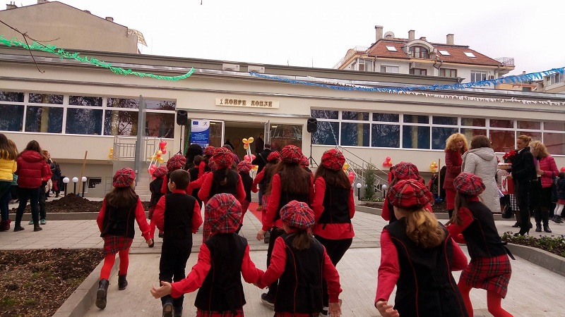 Първи в България: В бургаско училище ще учат само в една смяна от 2018 година