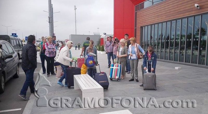 Грешка блокира 200 туристи на летището в Бургас