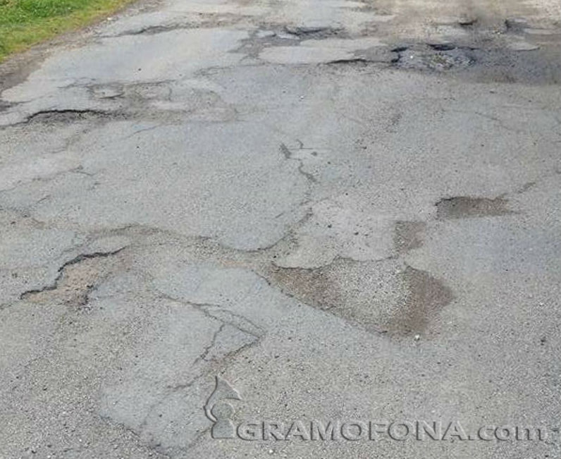 Започна дългоочакваният ремонт на пътя Царево – Бродилово