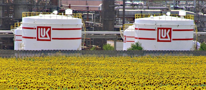 Лукойл България: Бензиностанциите на компанията няма да спират работа