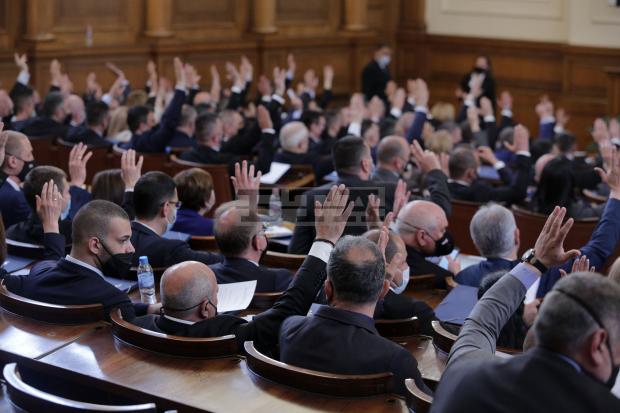 Великденската ваканция на депутатите ще бъде отменена