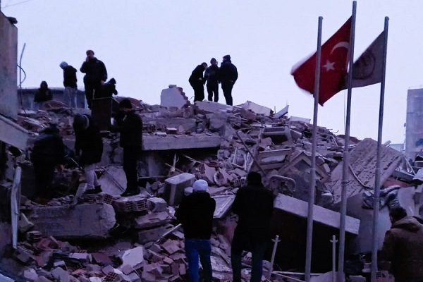 Земетресението в Турция: Цял волейболен отбор е под руините на хотел в Малатя