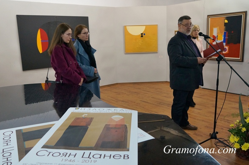 Изложба показва над 80 творби на знаменития бургазлия Стоян Цанев (СНИМКИ)