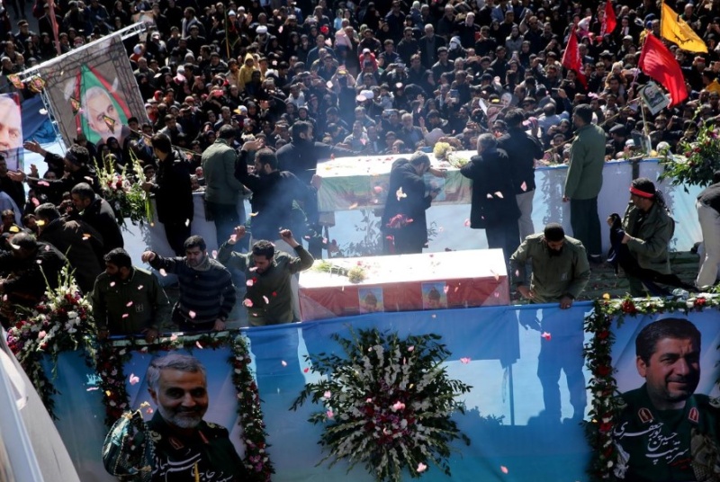 Поне 40 загинали и над 200 ранени при блъсканицата на погребението на Солеймани