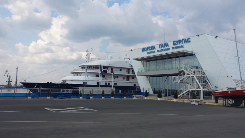 Пристанище Бургас прие Island sky, круизният сезон продължава