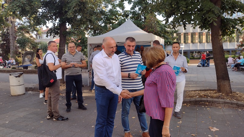 Ива Митева в Бургас: Ако сме държавници, трябва да се обединим