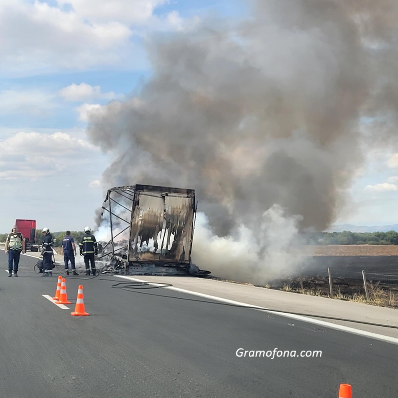Голям пожар на АМ Тракия при километър 225