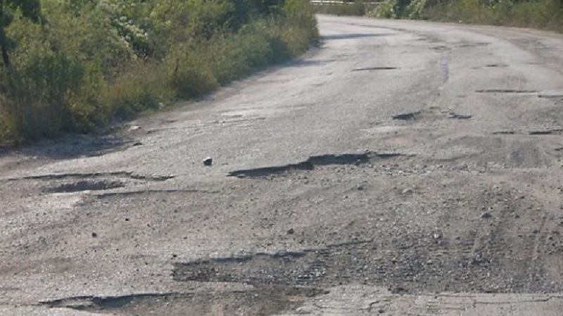 Пренасочват движението в Долно Езерово