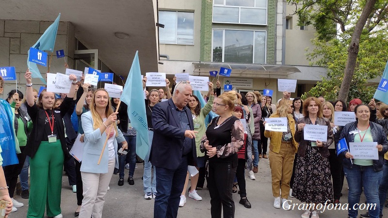 В НОИ ходят да просят от фирми техника, за да има как после да ги проверяват