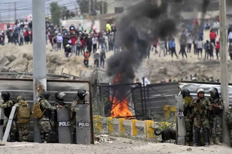 Национален хаос в Перу, десетки са арестувани